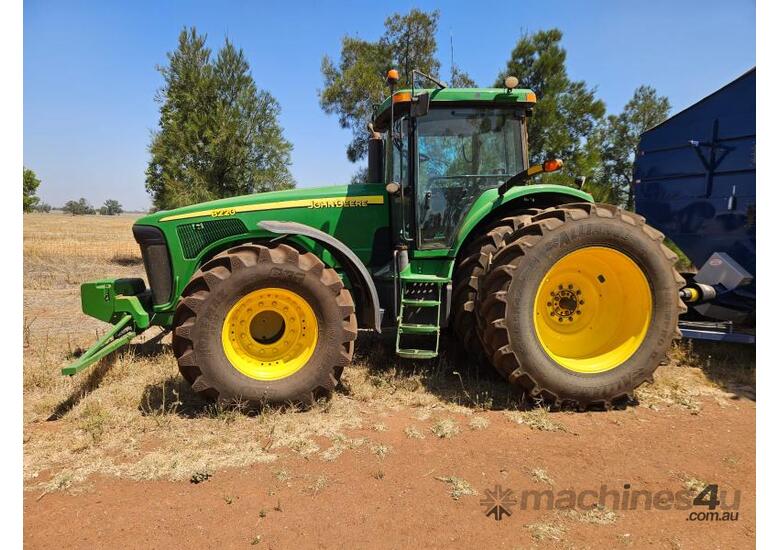 FWA Tractor John Deere 8220