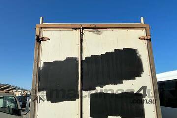 Isuzu 2014   NPR Pantech Body