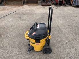 Dewalt DWV902M Vacuum - picture1' - Click to enlarge