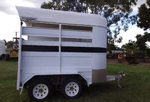 Roswal Double Horse Float