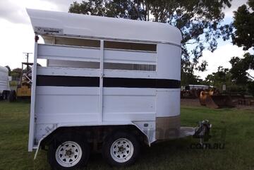 Roswal Double Horse Float