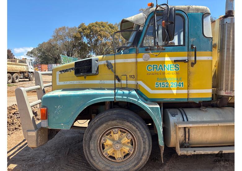 1990 Volvo N10 Water Cart