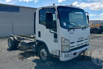 Isuzu   NNR 200