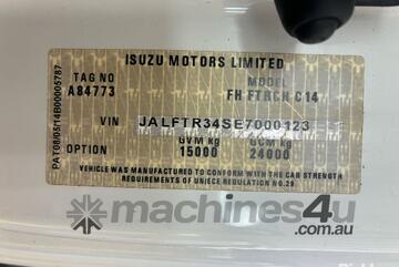 2014 Isuzu FTR900 Refrigerated Half Pan Half Curtain