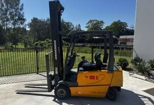 JUNGHEINRICH Battery Electric Four Wheel Counterbalance Forklift