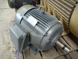 TECO 15HP 3 PHASE ELECTRIC MOTOR/ 1465RPM - picture0' - Click to enlarge