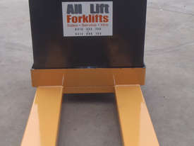 Yale Electric Pallet Mover - PRICE REDUCED! - picture0' - Click to enlarge