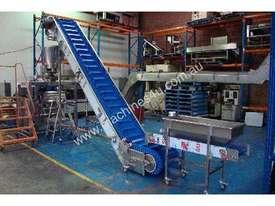L-Shape Inclined Cleated Belt Conveyor with Wave Edge - picture0' - Click to enlarge