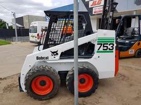 Bobcat 753 Skid steer including 4 in 1 bucket - Newly serviced and painted. - picture0' - Click to enlarge