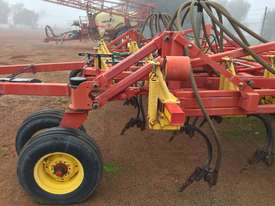 Bourgault 5710 Air Seeder Seeding/Planting Equip - picture2' - Click to enlarge