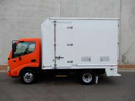 Hino Dutro Pantech Truck - picture0' - Click to enlarge