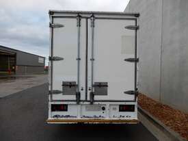 Hino Dutro Pantech Truck - picture1' - Click to enlarge