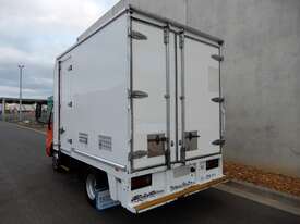 Hino Dutro Pantech Truck - picture2' - Click to enlarge