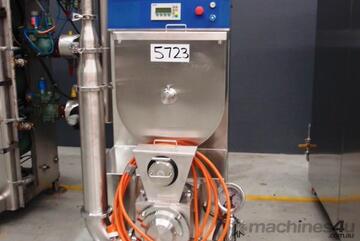 Fruit/Ingredient Feeder, Capacity: 1,000-5,000 Lt/Hr