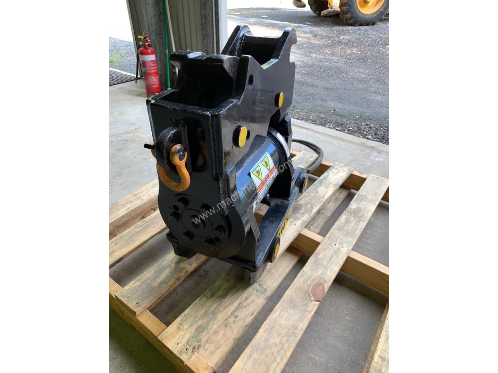 Used 2008 jb attachments JB MULTITILT HITCH Wheeled Loader in Burleigh