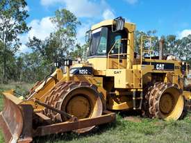 Caterpillar 825C Compactor - picture0' - Click to enlarge