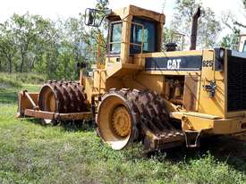 Caterpillar 825C Compactor - picture0' - Click to enlarge