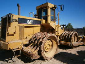 Caterpillar 825C Compactor - picture1' - Click to enlarge