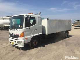 2004 Hino FD 500 - picture2' - Click to enlarge