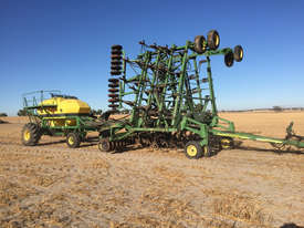 John Deere 1820 and 1900 Air Seeder Complete Single Brand Seeding/Planting Equip - picture0' - Click to enlarge
