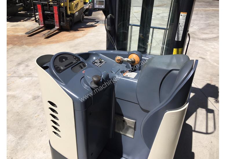 caption 2.0T Battery Electric Stand Up Reach Truck