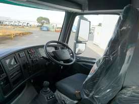 New Diamond Reo T7 6x4 540HP Sleeper Cab Prime Mover - picture0' - Click to enlarge