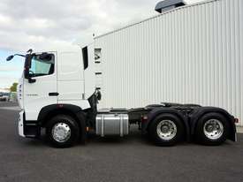 New Diamond Reo T7 6x4 540HP Sleeper Cab Prime Mover - picture2' - Click to enlarge