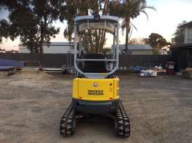 USED 1.7T QUICKHITCH EXCAVATOR - picture2' - Click to enlarge