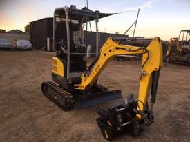 USED 1.7T QUICKHITCH EXCAVATOR - picture1' - Click to enlarge