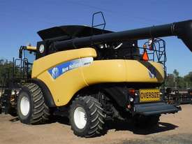 New Holland CR9070 - picture2' - Click to enlarge