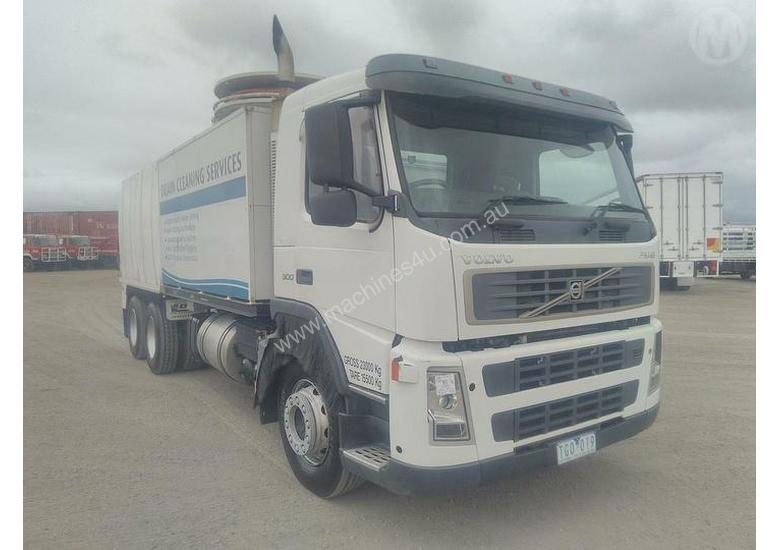 caption Volvo FM9 300 DCS Combo Drain