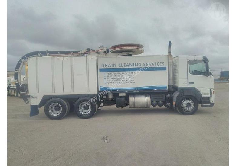 caption Volvo FM9 300 DCS Combo Drain