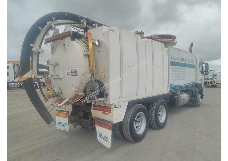 caption Volvo FM9 300 DCS Combo Drain