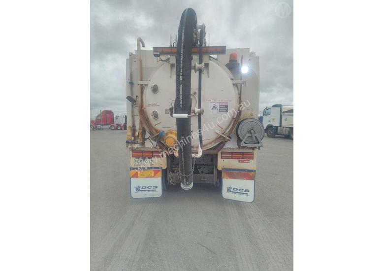 caption Volvo FM9 300 DCS Combo Drain