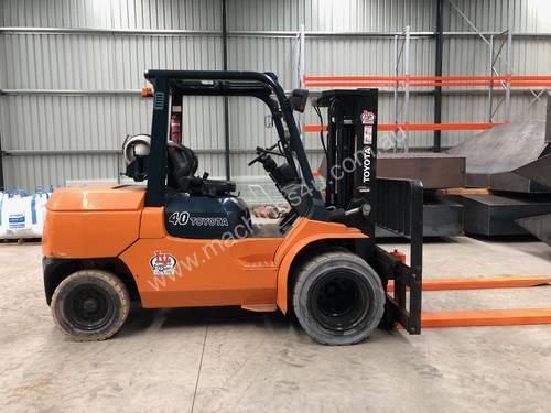Toyota 4 Tonne Dual Wheel / Wide Carriage Forklift