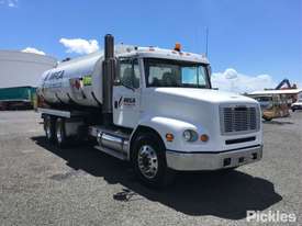 1999 Freightliner FL - picture0' - Click to enlarge