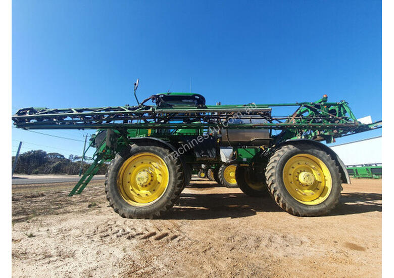 caption 2016 John Deere R4045 Sprayers