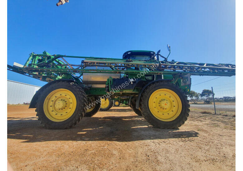caption 2016 John Deere R4045 Sprayers