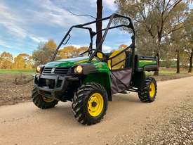 John Deere Gator 825i 2017 - as new - picture0' - Click to enlarge