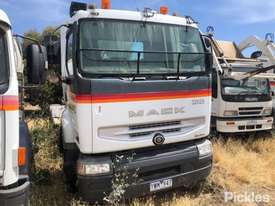 2004 Mack Quantum Chas Cab - picture0' - Click to enlarge