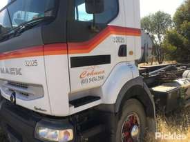 2004 Mack Quantum Chas Cab - picture1' - Click to enlarge