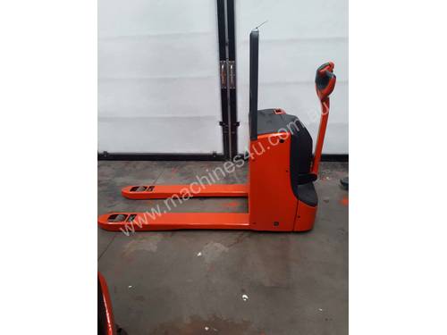 Used Forklift:  T16 Genuine Preowned Linde 1.6t