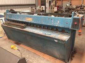 Used Edwards 2550mm x 4mm Hydraulic Guillotine - picture0' - Click to enlarge