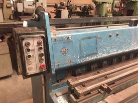 Used Edwards 2550mm x 4mm Hydraulic Guillotine - picture2' - Click to enlarge