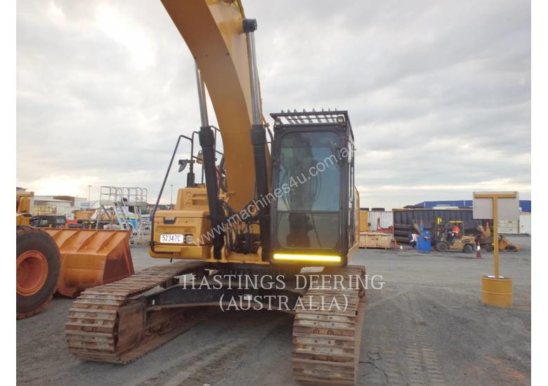 caption CATERPILLAR 330FL Track Excavators