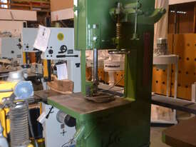 Heavy duty bandsaw - picture1' - Click to enlarge
