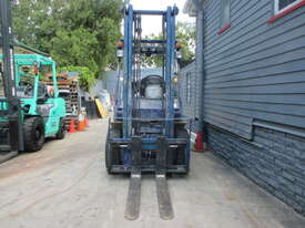Komatsu 2.5 ton LPG Repainted Used Forklift #1580 - picture1' - Click to enlarge