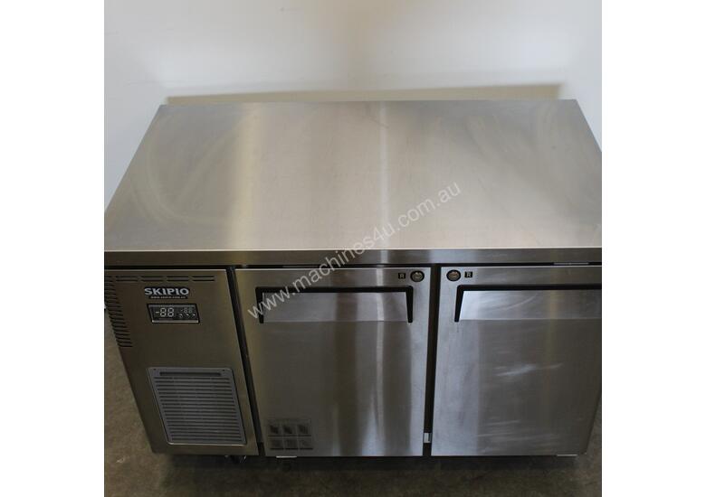 caption Skipio SUR12-2 Undercounter Fridge