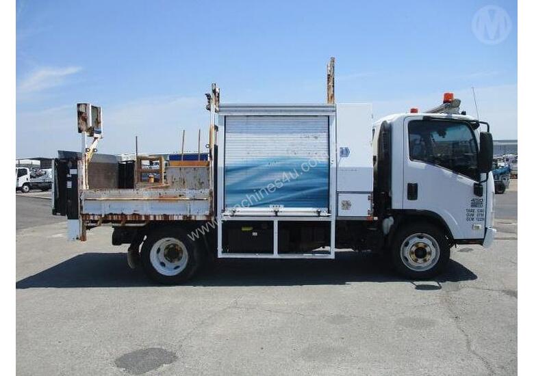 caption Isuzu NQR450