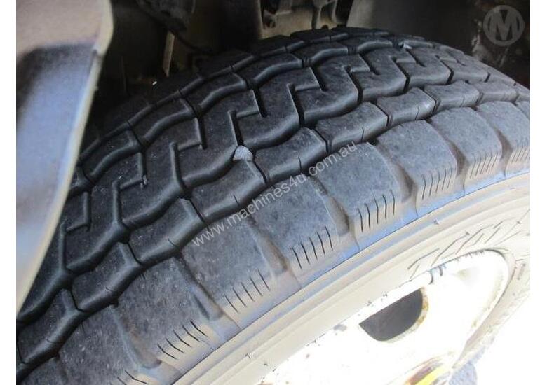caption Isuzu NQR450
